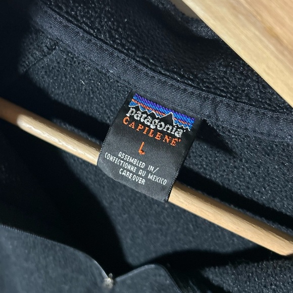 Patagonia Women’s Black Long Sleeve Fleece with Quarter Zip Size Large - Picture 3 of 5